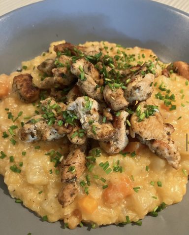 Rezept: Kohlrabi-Möhren-Risotto mit Hähnchen